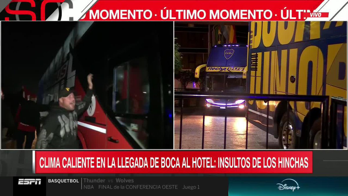 LA ALEGRÍA ES TODA ROJA: locura de los hinchas de Independiente en la llegada del plantel al Predio de Domínico. 📺 #SportsCenter | #DisneyPlus
