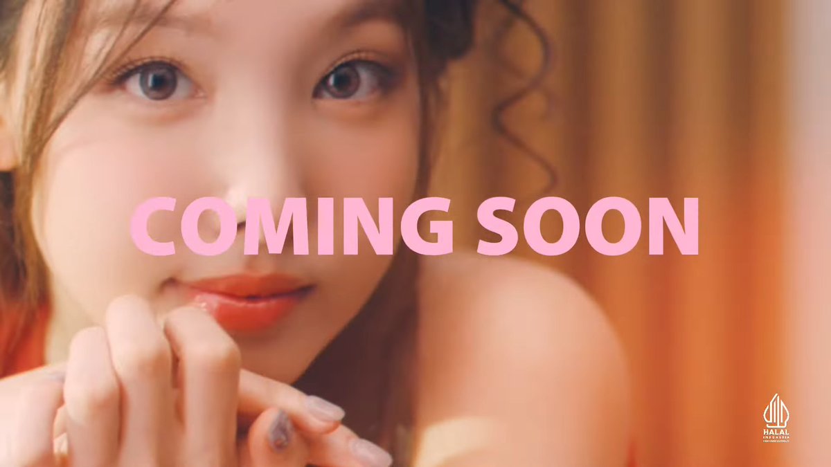 TWICE will have a special collaboration with Indonesian restaurant chain Richeese Factory.