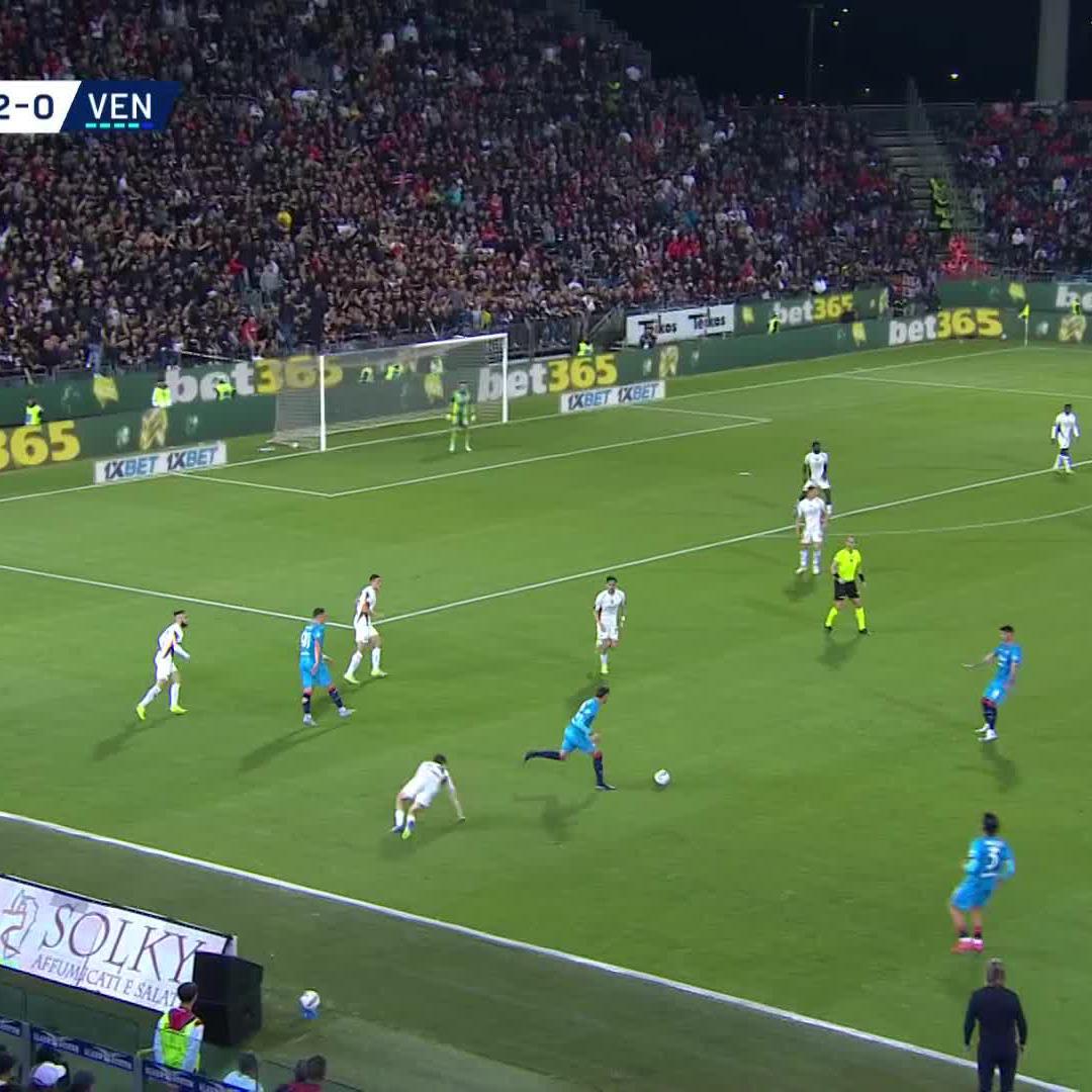 Cagliari schießt entspannt das Team-Tor des Jahres #DAZNmoment #SerieA