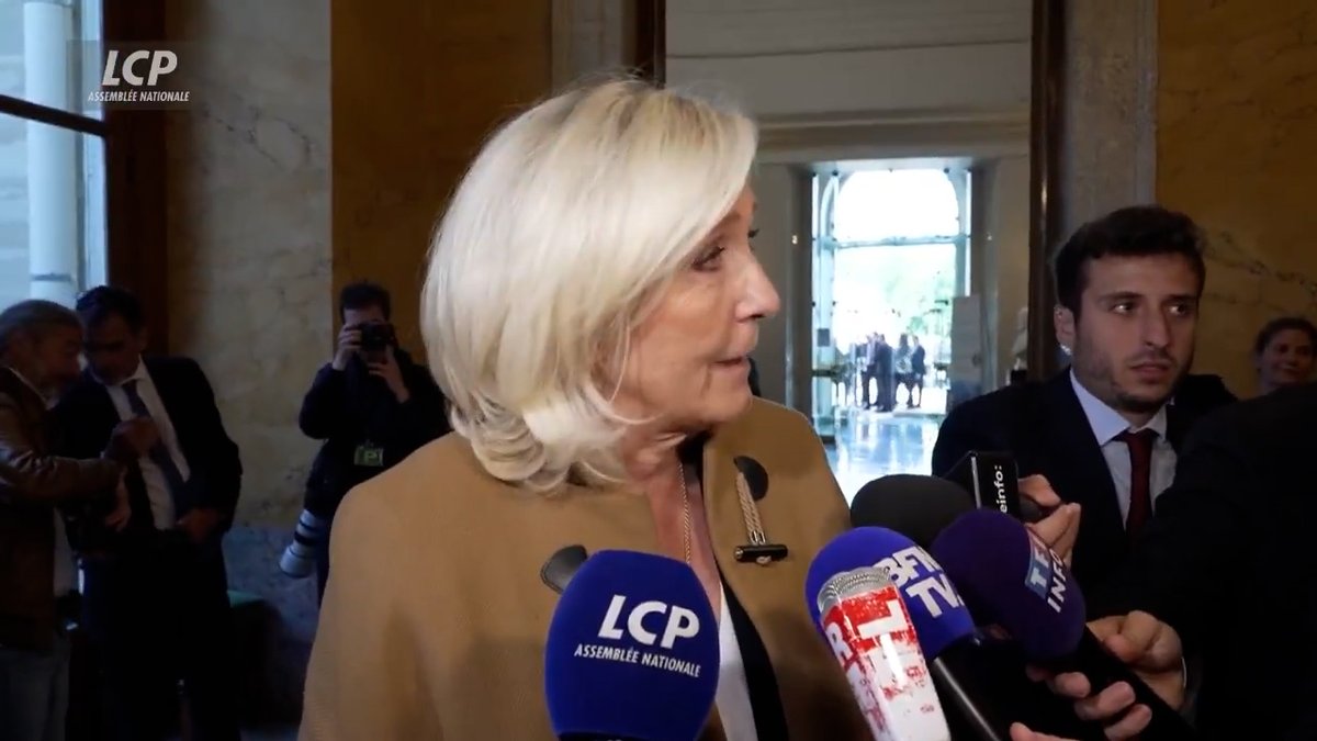 Nous sommes très opposés à la TVA sociale. Augmenter la TVA, c'est baisser le pouvoir d'achat de nos compatriotes les plus modestes et celui des classes moyennes.