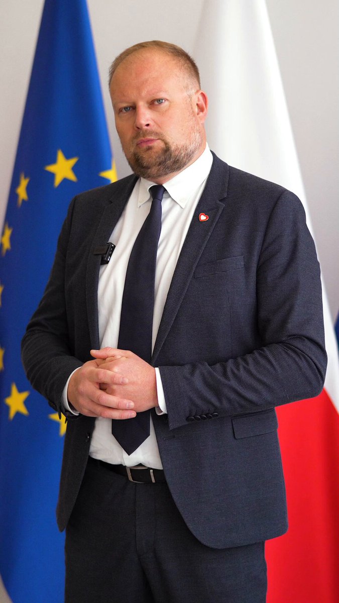 Głosujesz na #Nawrocki? Serio? To głos za Polexitem. Jego zaplecze polityczne od lat atakuje Unię, podważa praworządność i izoluje Polskę w Europie. Nie dajmy się wypchnąć z Unii. #Trzaskowski2025 #ZostańmyWEuropie #WygraCałaPolska