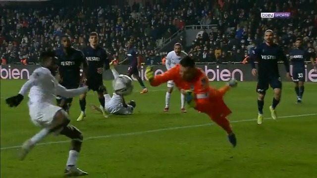 Uğurcan Çakır, Türkiye'de Trabzonspor dışında bir takımda forma giymez. Yönetim de sözleşme yaparken zam değil, yarışmacı bir kadro kuracağının sözünü versin. Ligde her takımda oynar, Muslera'nın rekorunu da geçer. Öyle bir potansiyele sahip.