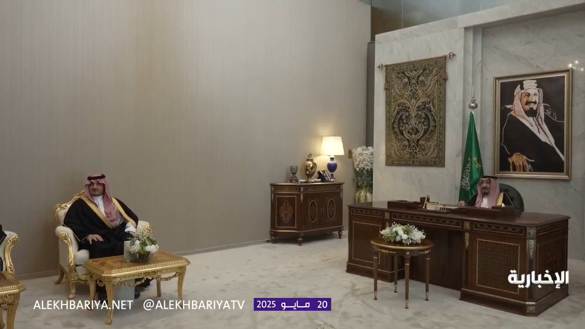 أمام #خادم_الحرمين_الشريفين #الملك_سلمان.. الأمير ناصر بن محمد بن عبد الله بن جلوي يؤدي القسم بعد تعيينه نائبا لأمير جازان #الإخبارية