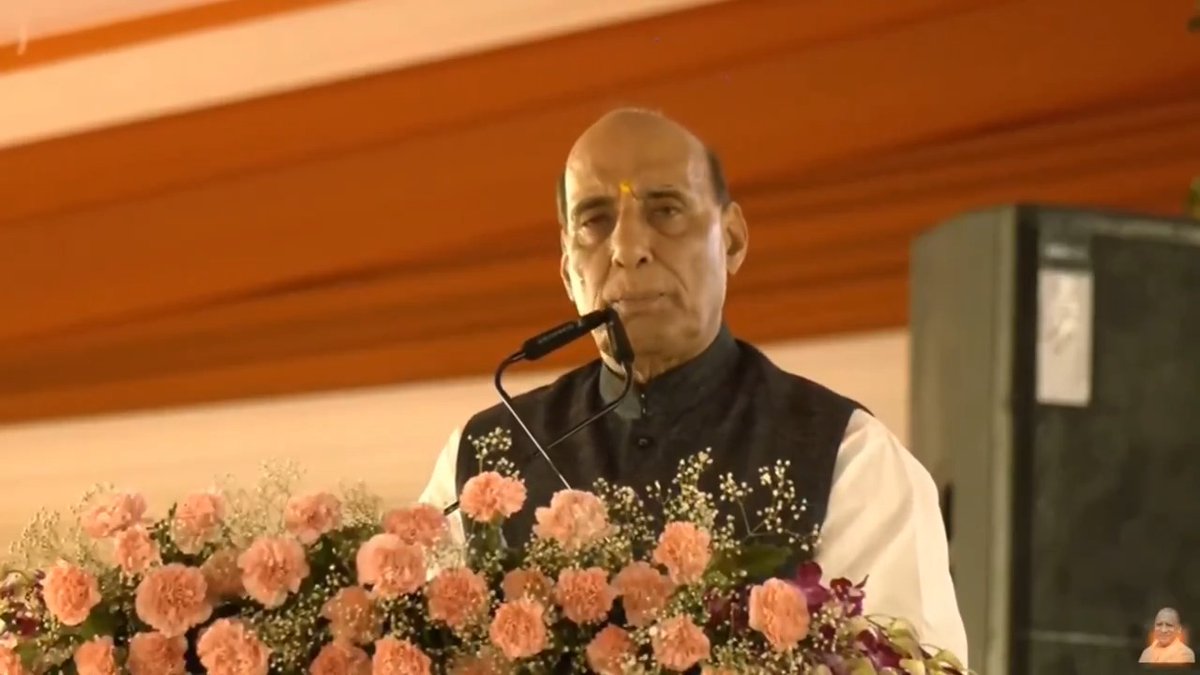 उत्तर प्रदेश में तेज एंबुलेंस सेवा, त्वरित उपचार और हेल्थ इंफ्रास्ट्रक्चर के मामले में योगी जी ने बहुत ही शानदार काम किया है, जिसकी चर्चा हिंदुस्तान के दूसरे राज्यों में भी होती है: माननीय रक्षा मंत्री श्री Rajnath Singh जी