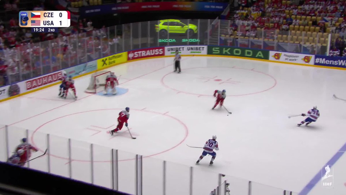 You already know… it’s Pasta time and the crowd is loving it! 🇨🇿🍝 #MensWorlds #IIHF Český hokej