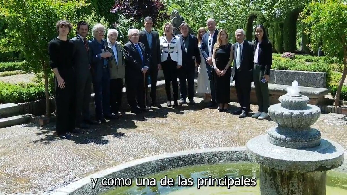 "En un jardín te he soñado, alto, Guiomar, sobre el río, jardín de un tiempo cerrado con hierro frío." Desde este jardín, hoy patrimonio de todos los españoles, nacieron algunos de los versos más hermosos de nuestra lengua. Antonio Machado. Siempre en nuestra memoria.