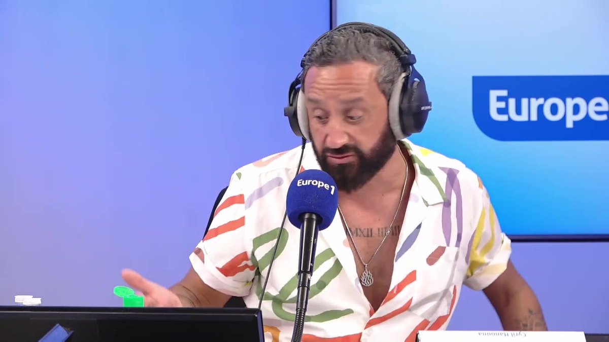 « Quand il est en déplacement à l’étranger, il faut que sa lunette de toilettes et que son papier WC le suivent dans ses déplacements à l’étranger » : Olivier Dartigolles raconte une anecdote sur le roi Charles III, dans #OMSLT avec Cyril Hanouna sur #Europe1.