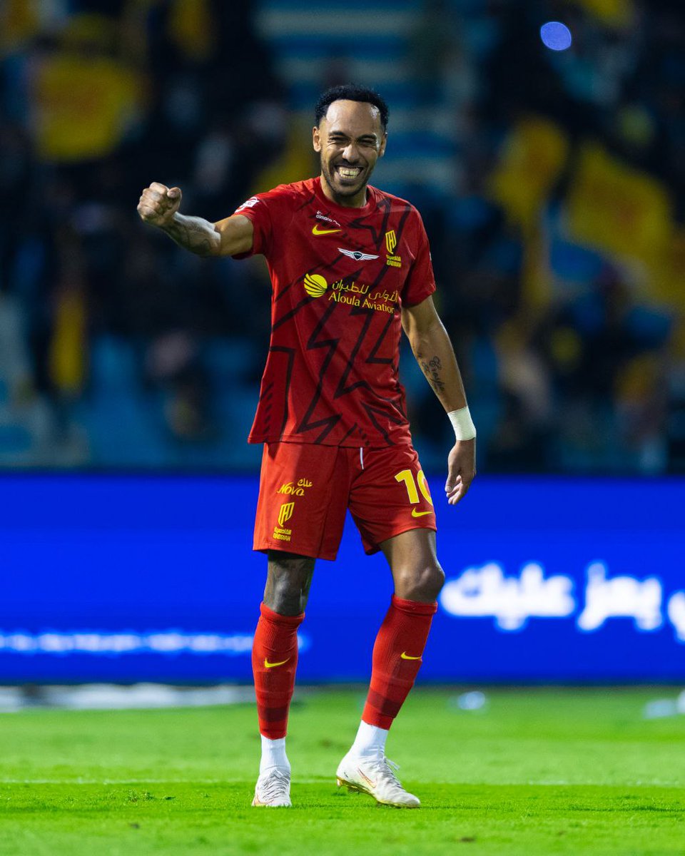 أوباميانغ ينثر سحره على طول الملعب 🎩 هدف على طريقته الخاصة ⚽️👌 #دوري_روشن_السعودي | #مدينتك_ناديك