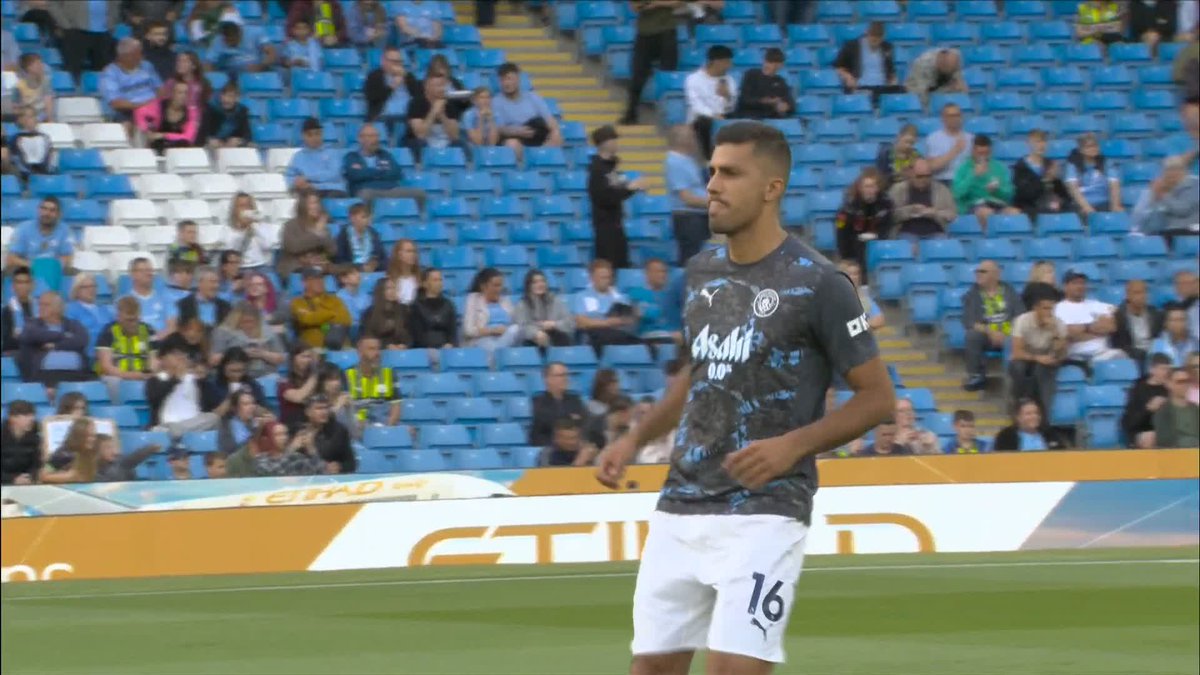 "There's no point even trying to fill that void" Jamie Redknapp emphasises the importance of Rodri to the Man City squad 💪