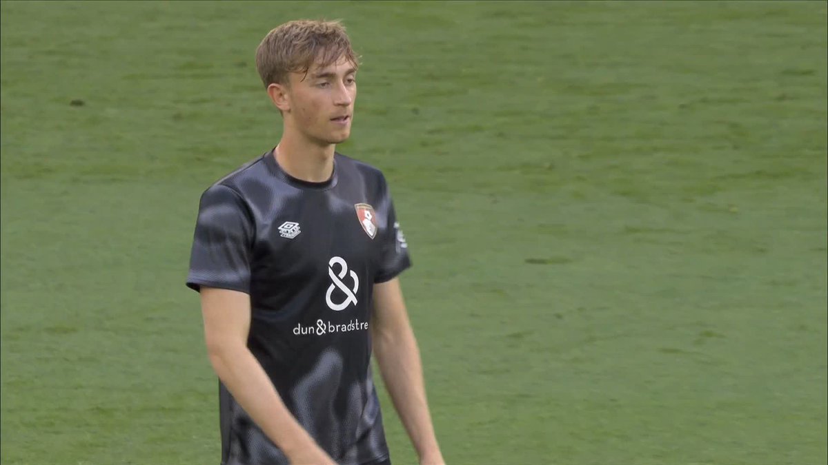 "When he goes to Real Madrid he could be there for 15 years, he could captain the side" Micah Richards and Jamie Redknapp discuss Dean Huijsen's move to Real Madrid 🇪🇸