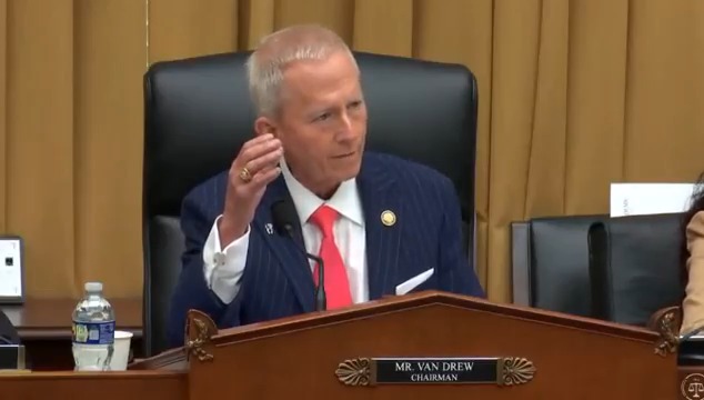 Who are Democrats fighting for? Dangerous illegal aliens? Or you? 🎥 Congressman Jeff Van Drew