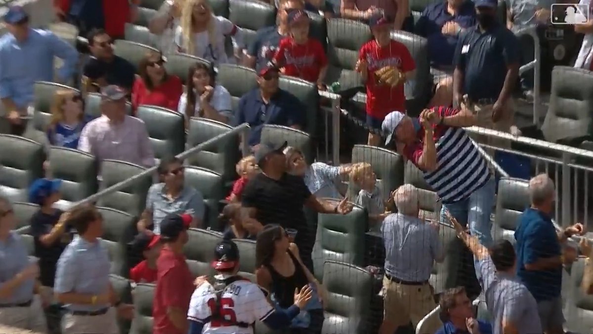 When Chipper Jones dropped a foul ball during a Braves playoff game 🤣