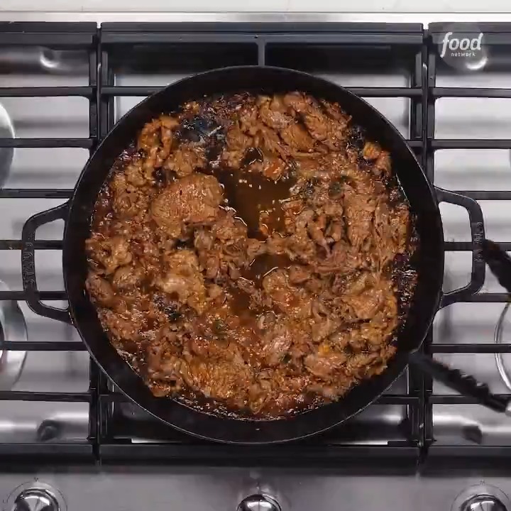 .Jet Tila takes thinly sliced rib-eye to make his version of sweet and spicy Bulgogi, a classic Korean BBQ dish! 🔥 Actually HBO Max for more of #ReadyJetCook: #StreamOnMax Get the recipe: