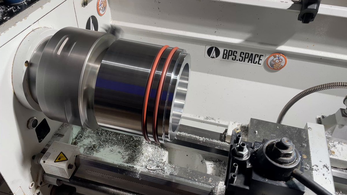 New nozzle carrier, MUCH better this time. Big thanks to Isaiah Taylor - making nuclear reactors and Valar Atomics for boring out the center of this stock material last week! 🚀