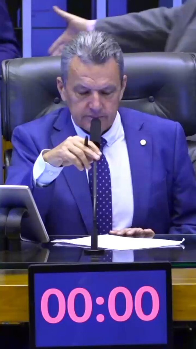 Do plenário, Glauber agradece aos estados por onde a caravana passou e à força da solidariedade popular, em defesa do mandato e contra a tentativa de cassação. A luta segue firme e se encerra com um grande ato no Rio de Janeiro, no dia 26! #GlauberFica ✊🏼