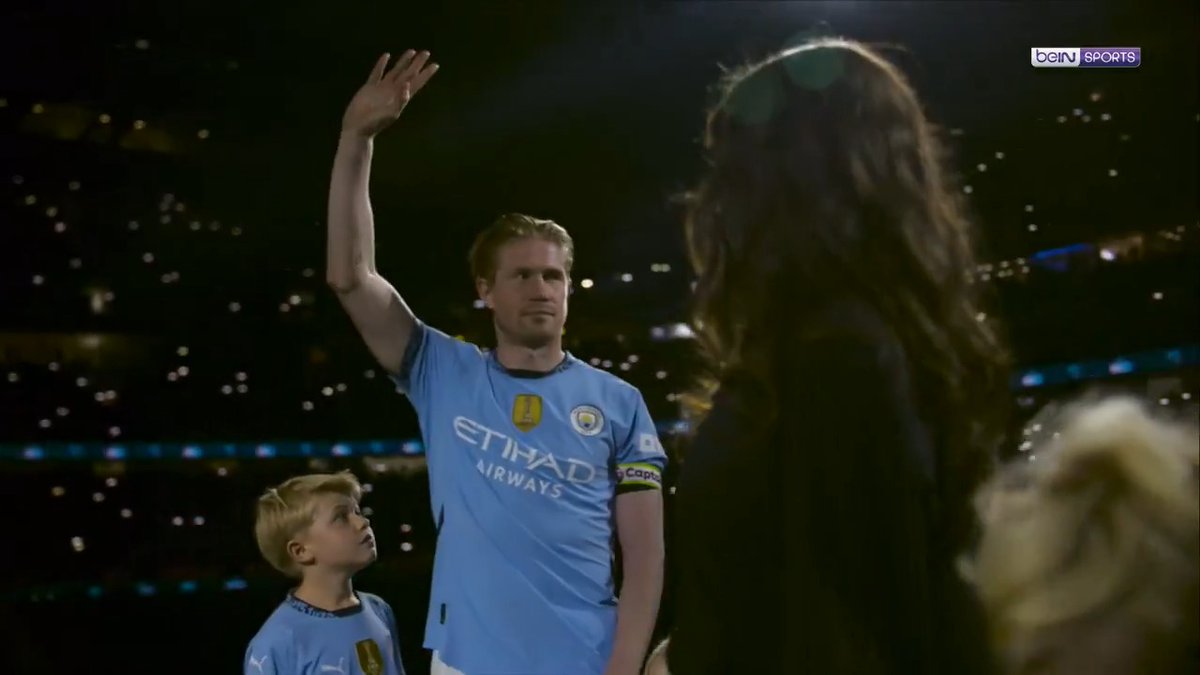 Kevin de Bruyne, Manchester City taraftarına veda etti. Pep Guardiola gözyaşlarını tutamadı. Bir devrin sonu.