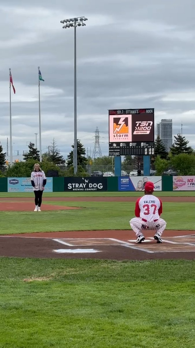 Big thanks to the Ottawa Titans for having me for the first pitch! One of the scarier throws I’ve done lately… 🙈⚾️