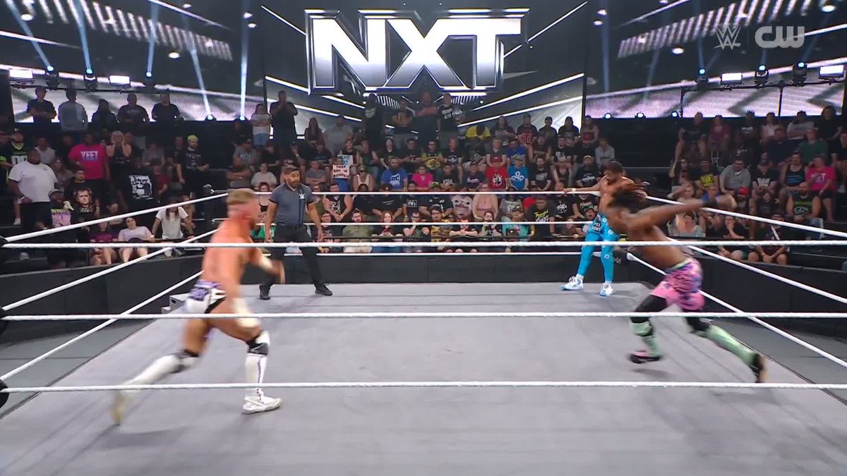 .Je’Von Evans is WILD! This match has been INSANE!! 😮💨 #WWENXT