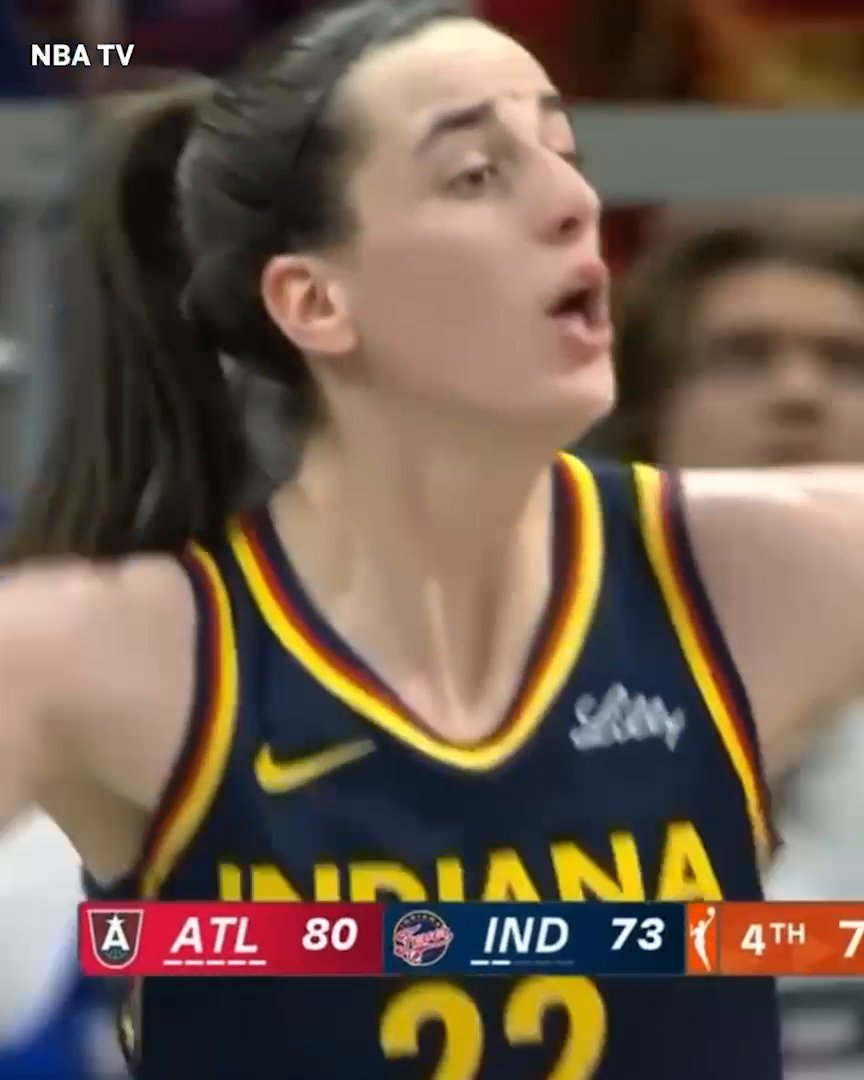 CAITLIN CLARK IS FEELIN' IT IN THE FOURTH 🔥
