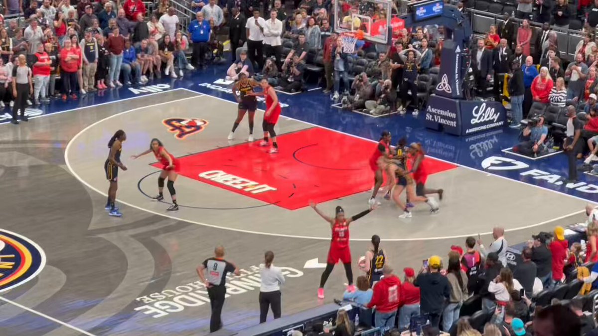 Fever had the lead, by Rhyne Howard's FTs were the difference. Natasha Howard got two looks at it with under 10secs left. They aren't going undefeated this season; lose to Dream 91-90. Clark had 27/11a, Mitchell with 24 and 24/10 from Boston.