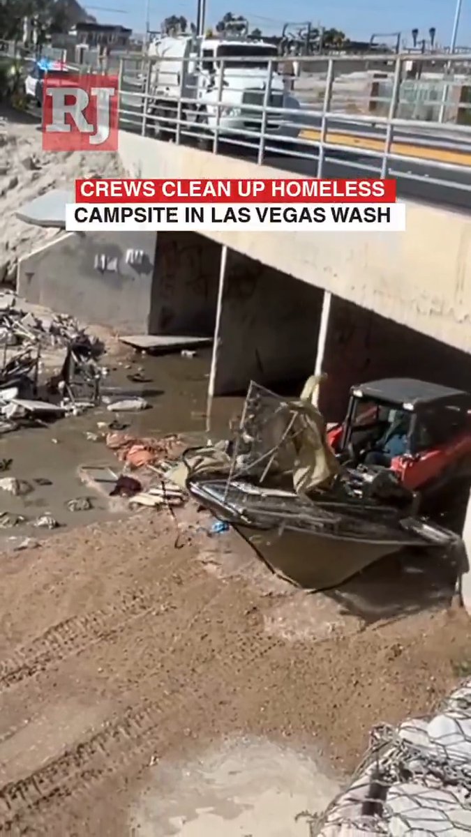 Crews started clearing the wash near Cambridge and Flamingo roads of its homeless population early Tuesday morning. STORY: