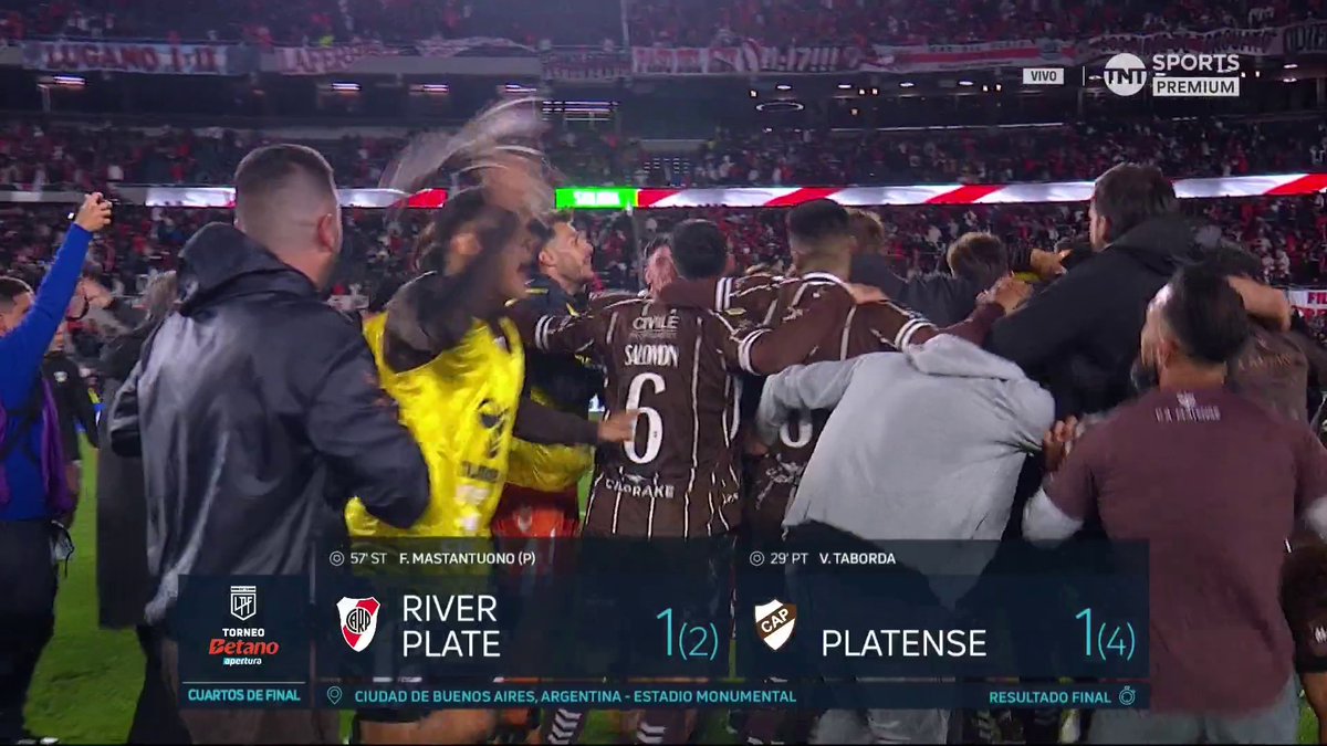 EL FESTEJO DE PLATENSE EN LA CANCHA DE RIVER. 🗣️🇦🇷