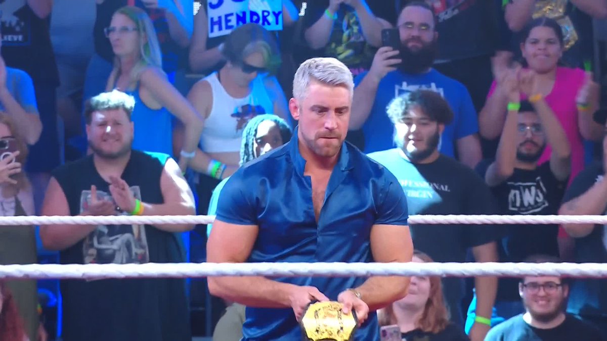 ABSOLUTE. CHAOS. ๐คฏ Joe Hendry just took out Trick Williams with a guitar AND a Standing Ovation just days before #WWEBattleground! ๐ #WWENXT
