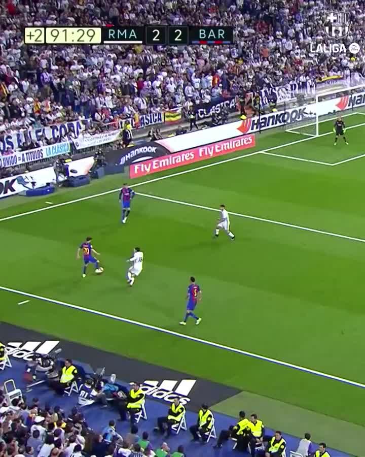 Some moments define a career These players stepped up in the biggest rivalry El Clásico Here are 10 moments players made their mark A Thread 1. Messi’s insane last minute goal followed by the coldest celebration to silence the Bernabeu 🥶 in 2017