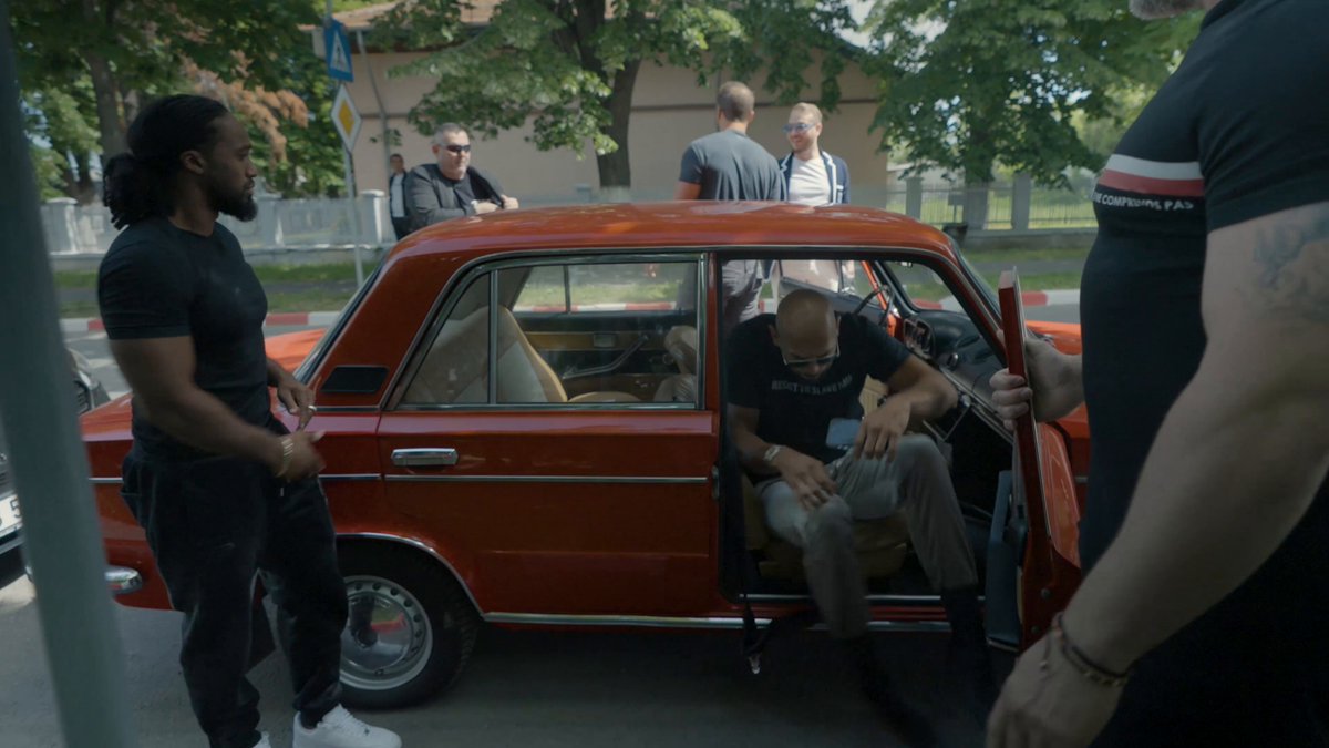 Tristan Tate completely mogs the news reporters by going on a rant about his Lada instead of answering their questions😭😭