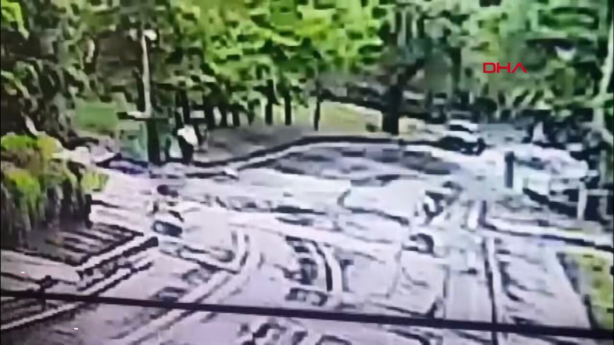 Geçtiğimiz gün Davutpaşa Kampüsünde köpek saldırısına uğrayan ve yaralanan öğrenci Gözde A. yaralanmayı ve olaya ait görüntüleri paylaştı.