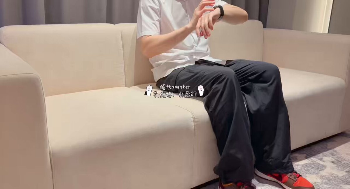 小萌新来南京实践，和我说差点没赶上高铁🥹做事没时间观念，该打！挨揍还敢犟嘴，结果就是被巴掌打的嗷嗷哭 #南京 #打屁股 #sp #spank #spanking #brat #训诫 #男主 #女贝 #csj