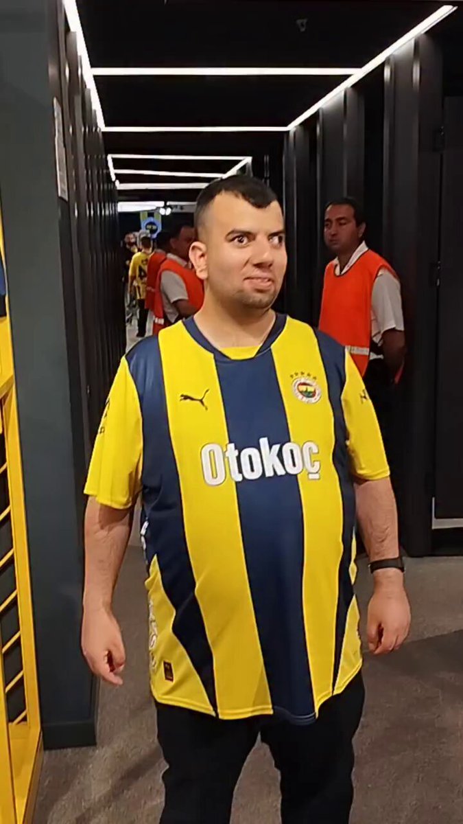 kulüp davetiyle gitse de restini çekmiş king..