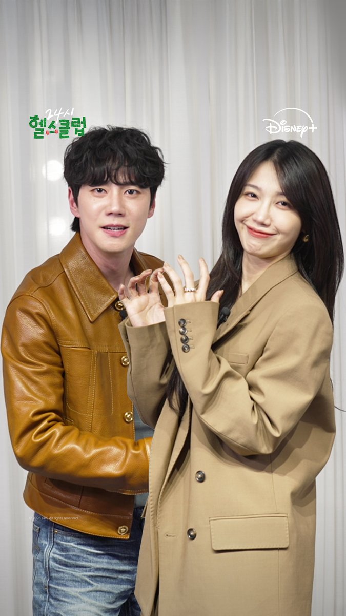 포스터 뚫고 나온💢 현중 관장님과 미란 회원님💪 근성장은 디즈니+와 함께 <24시 헬스클럽> 지금 스트리밍 중 #24시헬스클럽 #PumpUpTheHealthyLove #이준영 #정은지 #디즈니플러스 #DisneyPlusKR