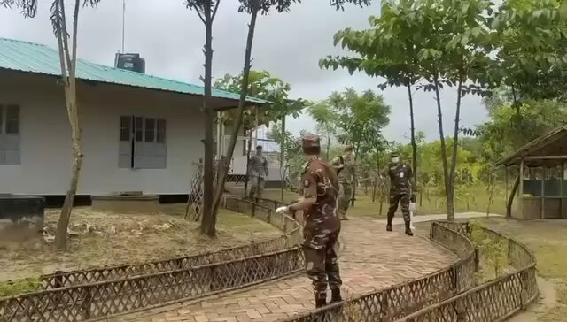 Another Video where American Troops presumably from the 82nd Airborne Division can bee seen in Cix Baazar Beach area Bangladesh.
