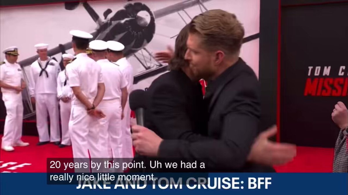 Love this story about Tom Cruise and reporter Jake Hamilton. While waiting to interview Tom at a Valkyrie junket, college student Jake was on the floor writing a paper. Tom saw him, sat down, helped… and years later, asked what grade he got!🤧