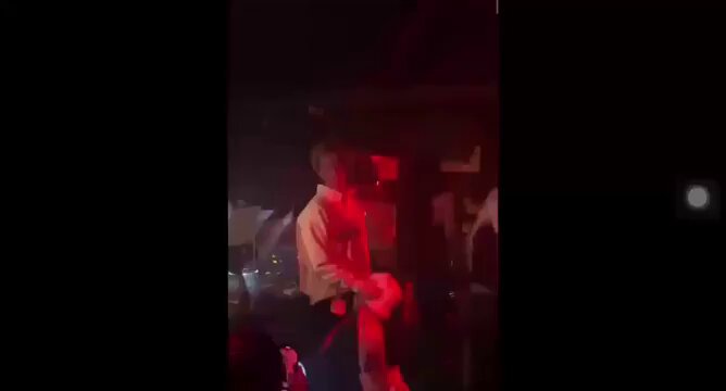 朋友圈大舞台 长沙骑士酒吧小哥 灌醉女友直接当众做爱