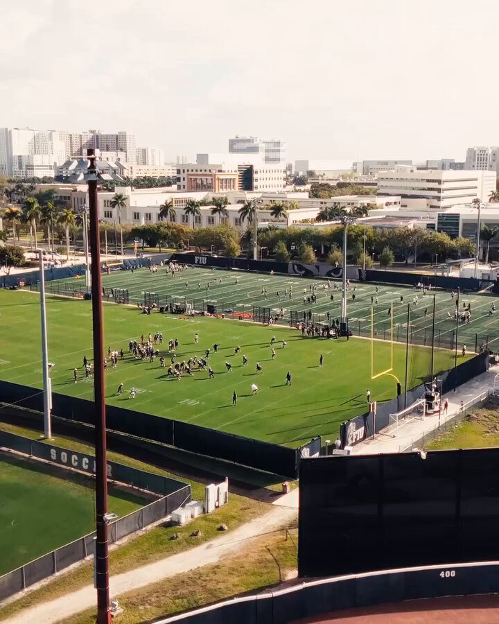 When adversity hits, we don’t fold... we FIGHT. Every rep, every drill, every meeting is a battle to be better than yesterday. Got that dog in you? 🐶 Drop your film and show us how you FIGHT. ⬇️ #FFFFightFFF #WeAre305 #FIUFootball #PawsUp 🐾