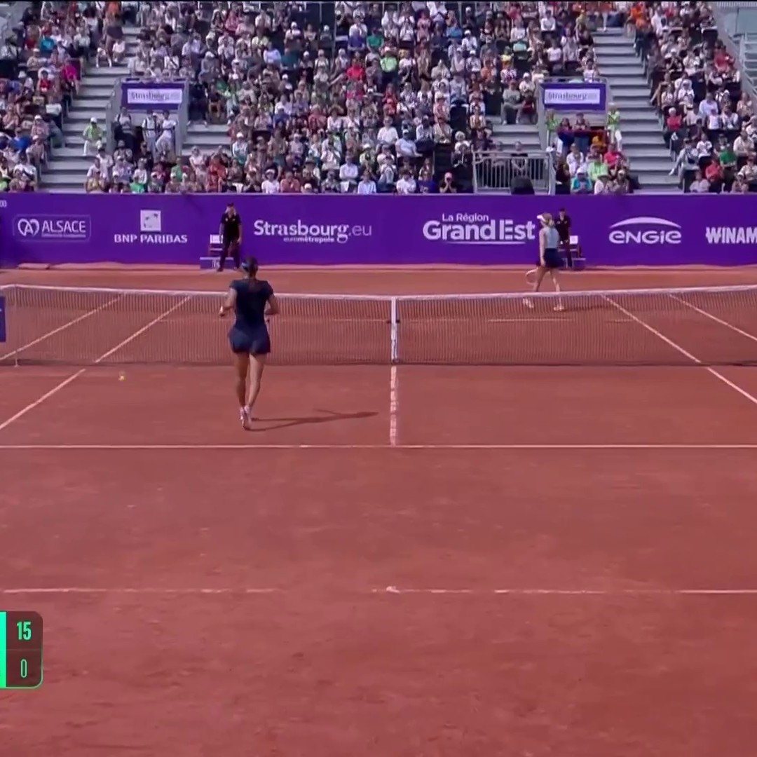 “I got it, don’t worry. I used to be a ball kid.” 😆 Danielle Collins bringing the commentary and precision in Strasbourg! 🎯 #IS25