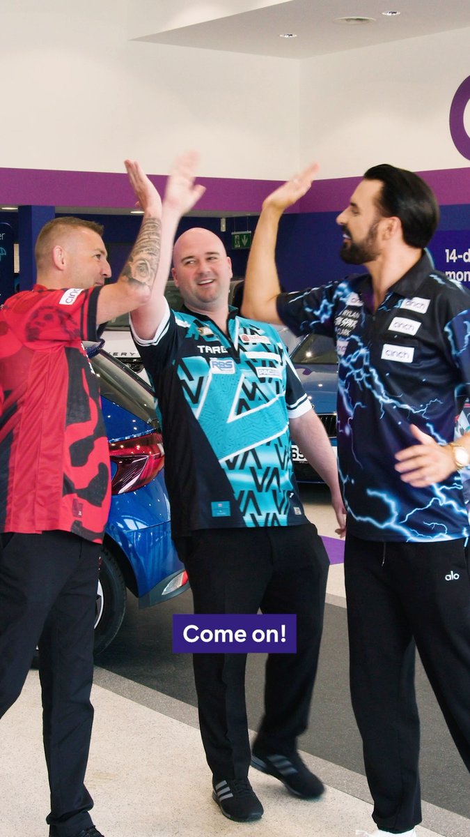 Practice makes... perfect? 🎯 R Y L A N gets darts tips from Rob Cross & Nathan Aspinall, plus an electrifying nickname ⚡️ Visit cinch for more action from Rylan's Darts MOT. #rylan #cinchStore #cinchDarts #PDC | PDC Darts