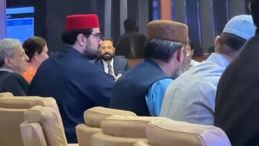 میجرجنرل چیرمین پی ٹی اے حفیظ الرحمن کا ایمل ولی خان پر چرس پینے کا الزام ایمل ولی غصے میں آگئے کہا، اتنی بڑی داڑھی ہے آپ بات کیسے کررہے ہیں۔۔