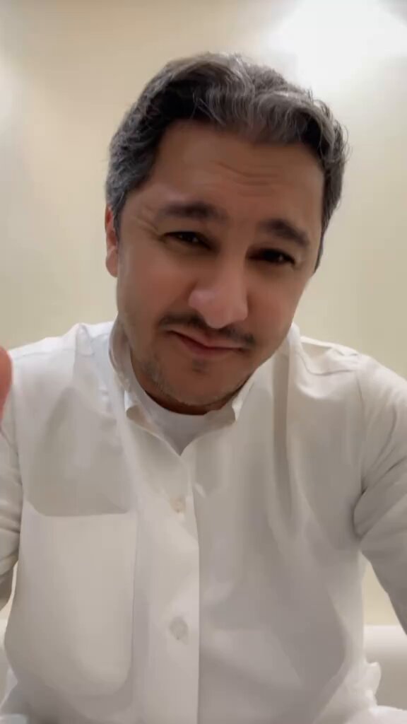 بصراحة أنا مصدومة من هالتطور الحاصل .. هل الثوب الكويتي عملي ويسهل الحركة من خلاله للمضيفة ؟! بيتعلق ثوبها كل شوي بشي هذا اذا ماسحبت لها أحد وإهي مارة بسرعة 🤷🏻‍♀️👎🏻👎🏻👎🏻 #الخطوط_الجويه_الكويتيه