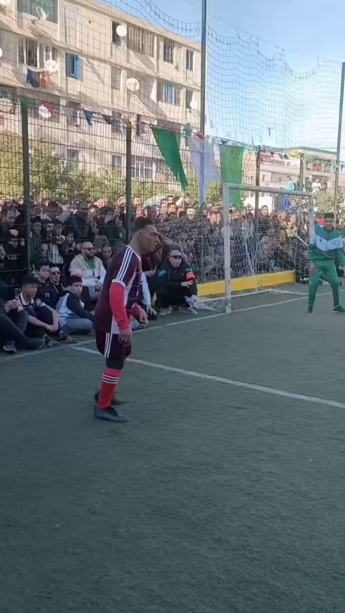 Rasmus Højlund warming up for the Europa League Final: