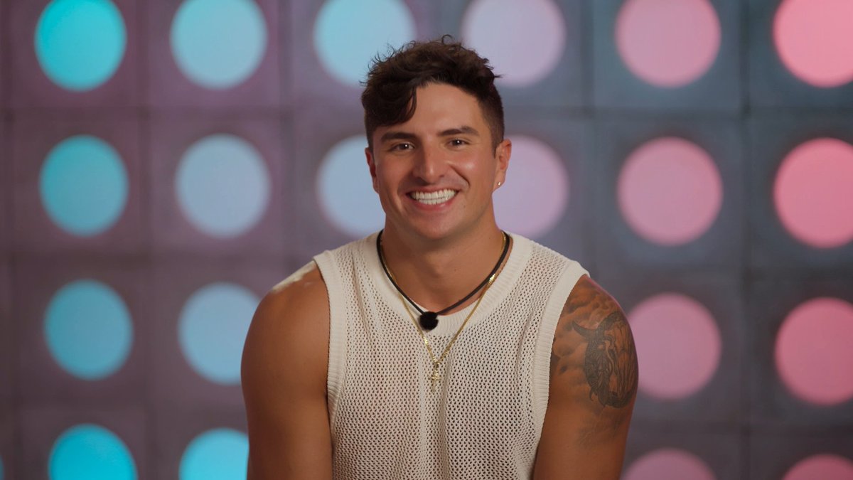 They signed up for a dating show only to find out the other contestants were their long time booty calls 👀 Sneaky Links: Dating After Dark, hosted by Chloe Veitch, is now playing.