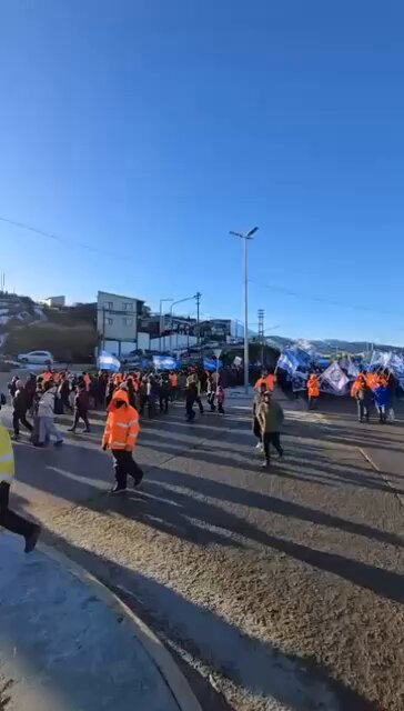 Como hija de un obrero metalúrgico, con infancia atravesada por el menemismo y una fábrica que se sostuvo como pudo ante las políticas de desmantelamiento a las industrias… Me da mucha tristeza ver la misma fotografía otra vez… 📍 Tierra del Fuego 🇦🇷