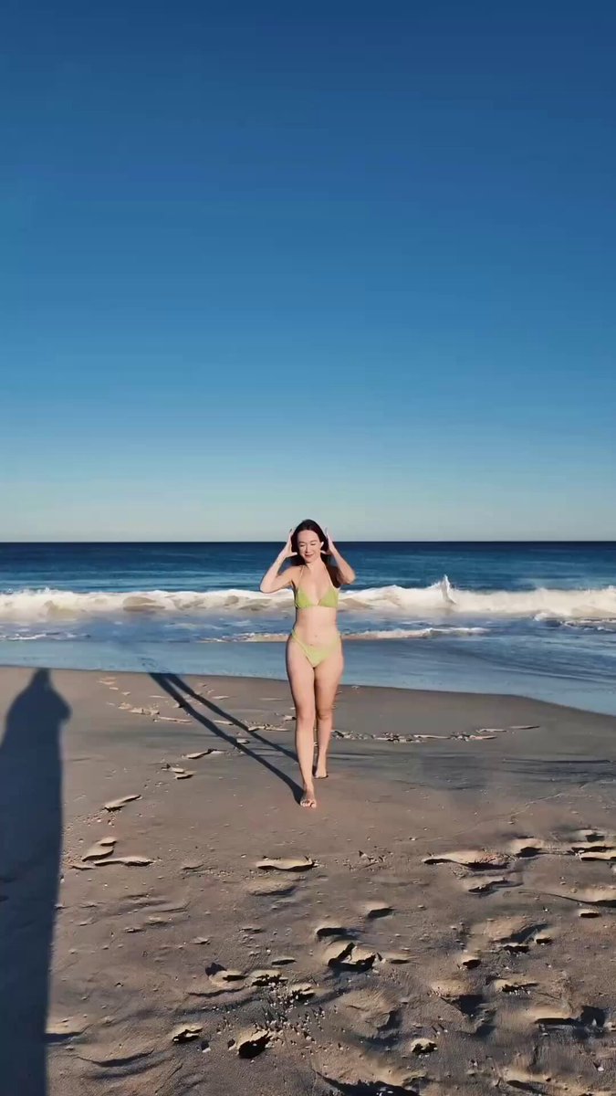 This slowmo beach moment is my kind of therapy🫶🏻