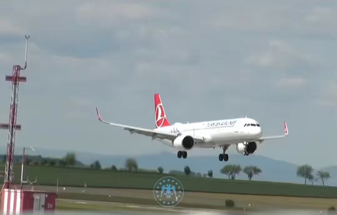 🔴 Geçtiğimiz günlerde, Türk Hava Yolları’nın A321neo tipi uçağı İstanbul-Prag seferinde iniş sırasında kuyruk sürttü. O anlar sosyal medyada gündem oldu.