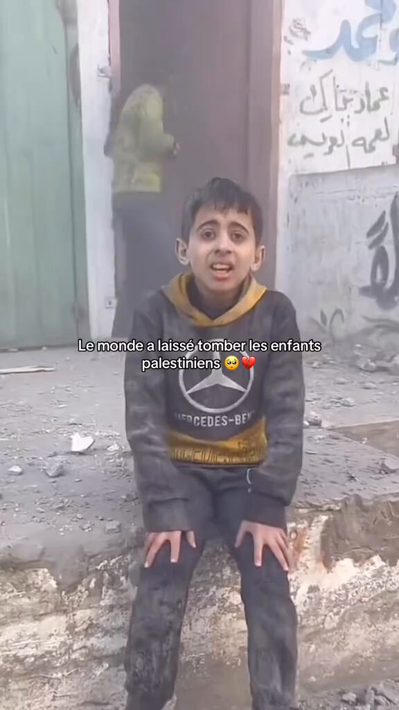 Je suis inactif en ce moment mais.. prenez s’il vous plaît le temps de parler de la Palestine autour de vous.. Imaginez votre tristesse juste pour un match perdu, une demi si vous êtes barcelonais.. eux voient leurs proches mourrir devant eux 💔🇵🇸 Au moins pensez à eux..