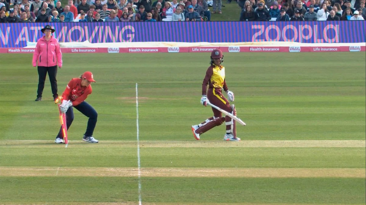 England have their third wicket 🏴 Realeanna Grimmond wanders out of her crease after running a single.