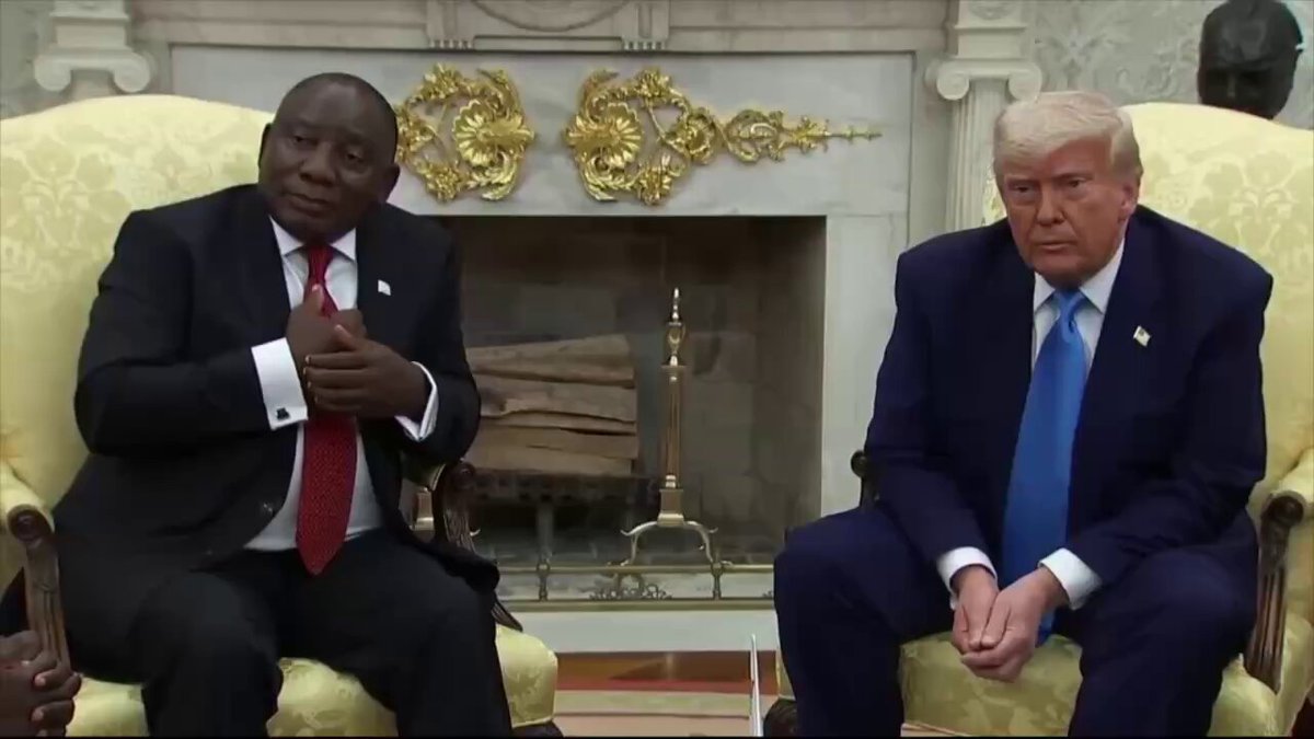 І тут не минулося без казусів – у Білому домі Трамп провів епічну зустріч з президентом ПАР Сирілом Рамафосою. На повістці Трампа було головне питання — доля білих фермерів в ПАР. Зокрема, він заявив, що «це буде кінець країни, якщо воно не буде вирішене».