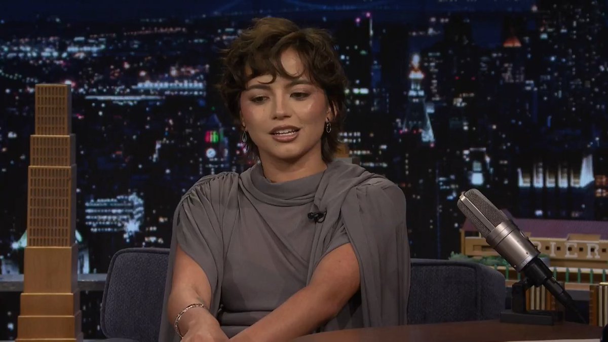 .isabela merced & Bella Ramsey have their own secret language 🤫 #TheLastOfUs #FallonTonight